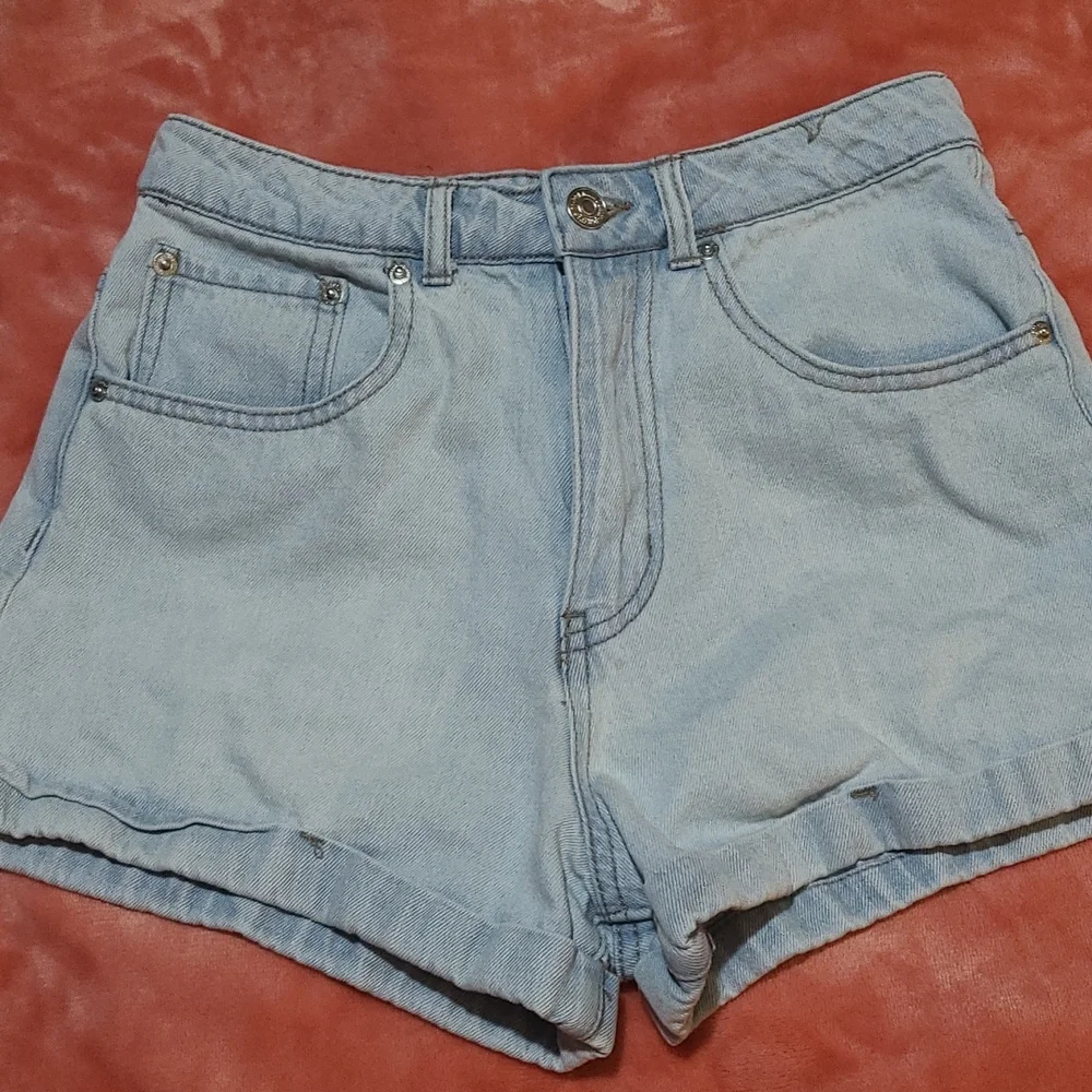 Cute Pair Of Shorts - Picture 1 of 5